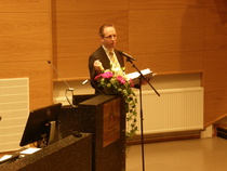 Johan Edelheim, Matkailualan koulutus- ja tutkimusinstituutin  johtaja, piti avauspuheenvuoron.